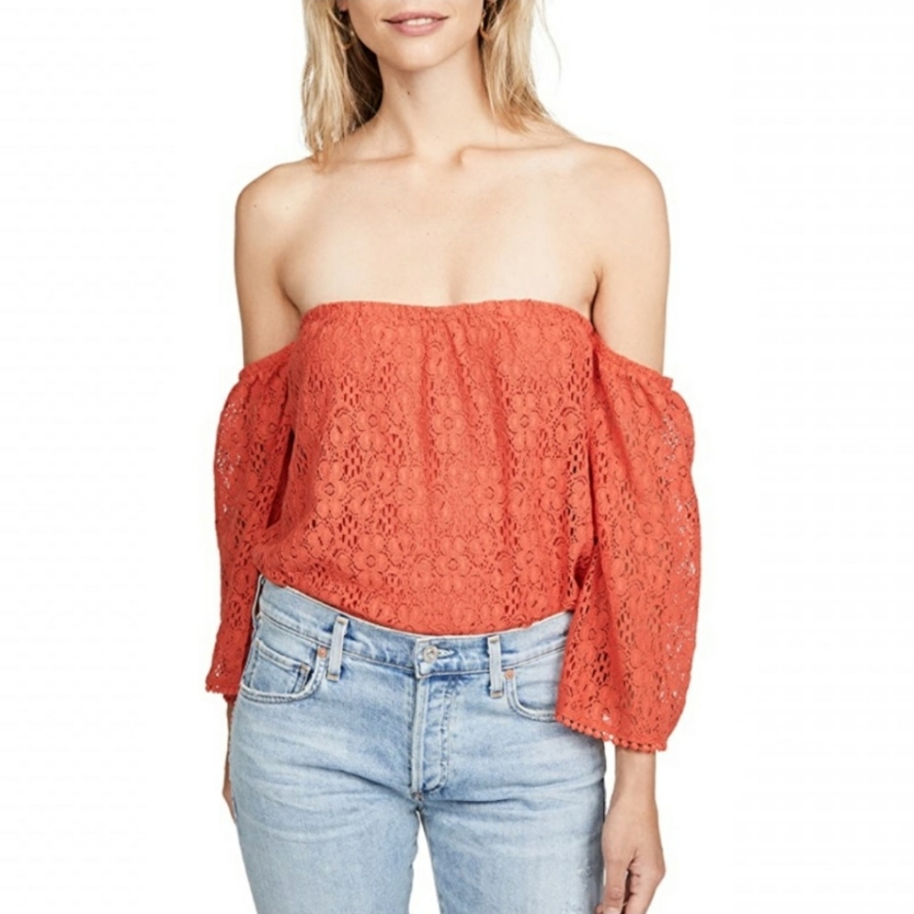 ⚪2/$20 NWT Cupcakes and Cashmere Derosa Top in Aurora Red Sz S Boho